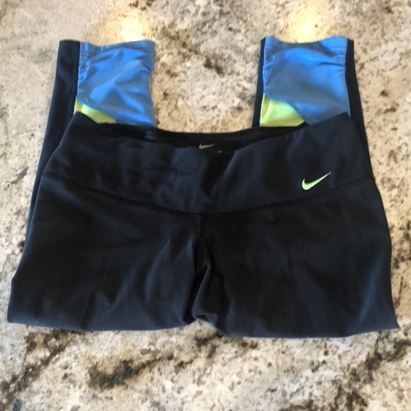 Nike Pants - Nike Women’s‎ Size Medium Athletic Cropped Leggings